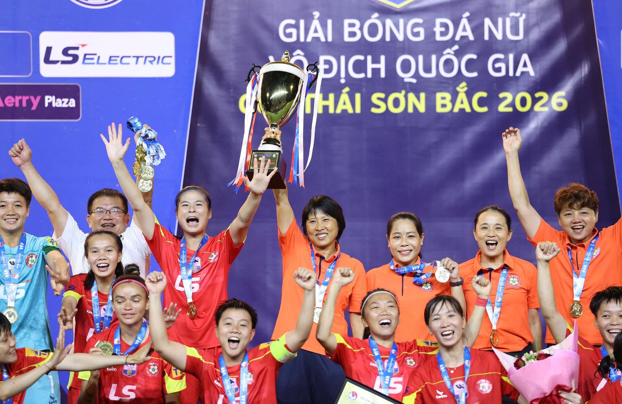 Đội nữ TP.HCM I trở thành tượng đài của bóng đá nữ Việt Nam khi giành được chức vô địch quốc gia