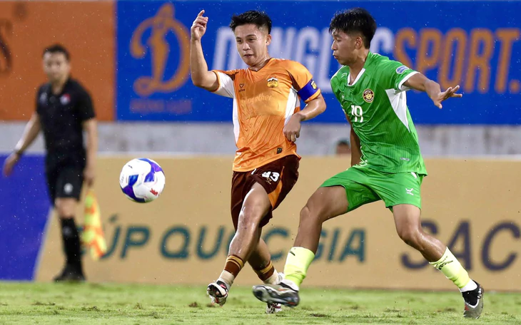 Video: Ngoại binh lập hattrick, Hải Phòng thắng dễ SHB Đà Nẵng - Ảnh 2.
