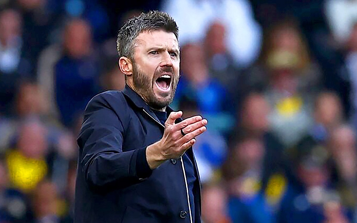 HLV Carrick gây tranh cãi khi coi trận hòa trước Leeds là 'khởi đầu mới'