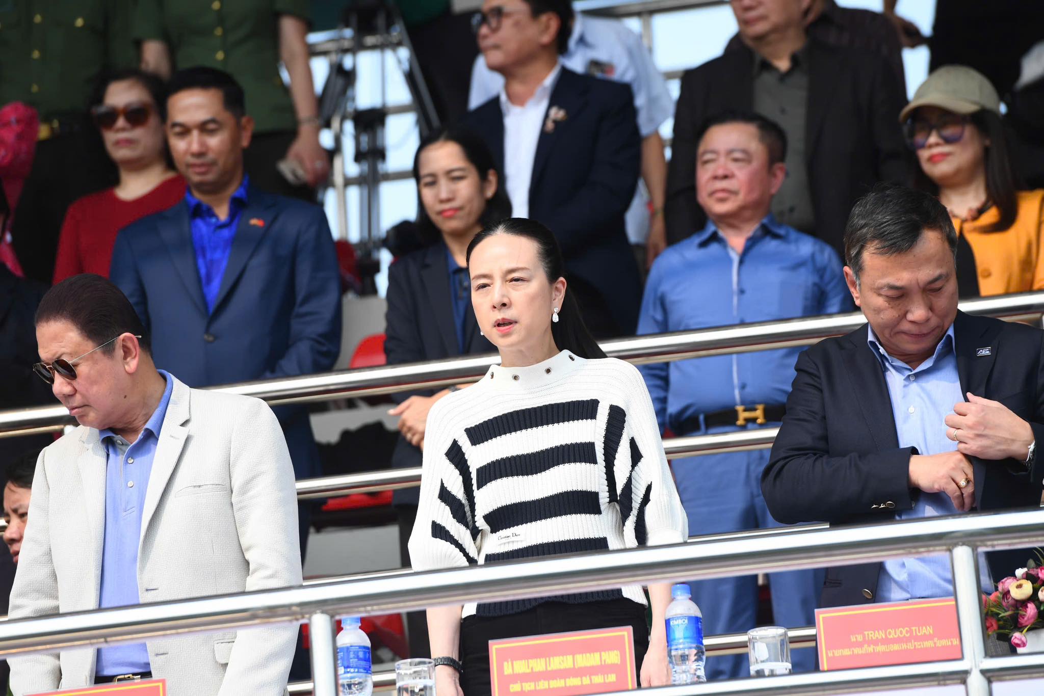 Madam Pang trong một chuyến đi đến Việt Nam trước đây để ủng hộ cho đội nữ U.17 Thái Lan thi đấu giao hữu