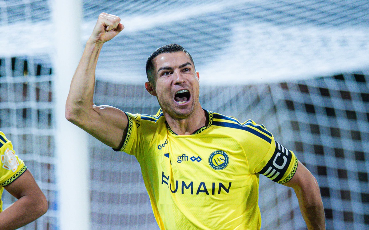 Đối thủ phản lưới nhưng Ronaldo vẫn được tính bàn thắng 982