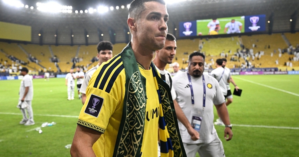 Ban tổ chức Quả bóng vàng làm rõ danh hiệu ‘xuất sắc mọi thời đại’, Ronaldo sẽ rất buồn vì…