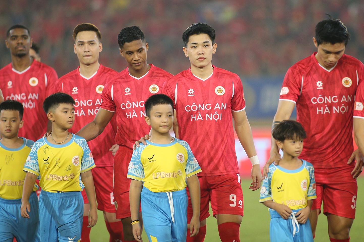 CAHN thua trận đầu tiên ở V-League: Dấu hiệu quá tải?