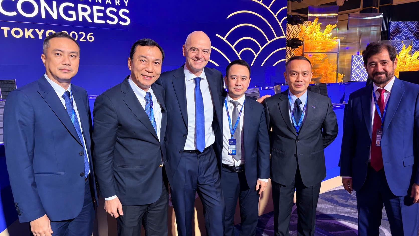 Đoàn đại biểu VFF gặp gỡ và trao đổi cùng Chủ tịch FIFA Gianni Infantino tại đại hội AFC