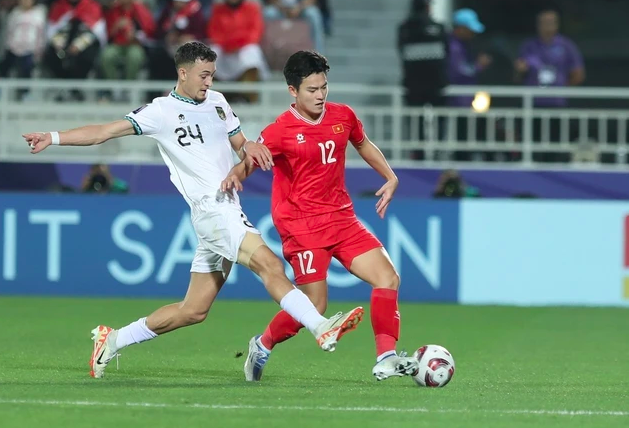 Indonesia (áo trắng) quyết tâm giành vé dự vòng chung kết World Cup 2030