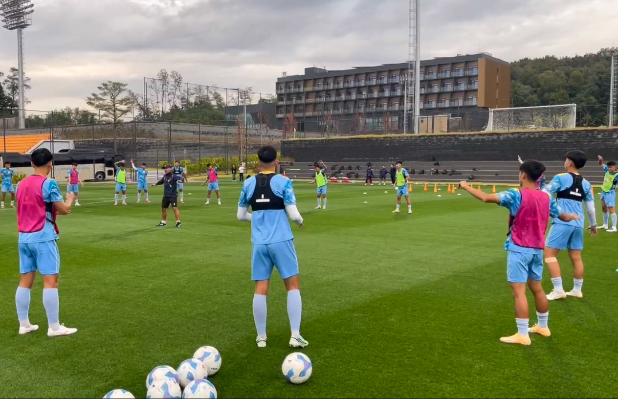 U.17 Việt Nam tập luyện trong điều kiện lý tưởng tại Cheonan, Hàn Quốc