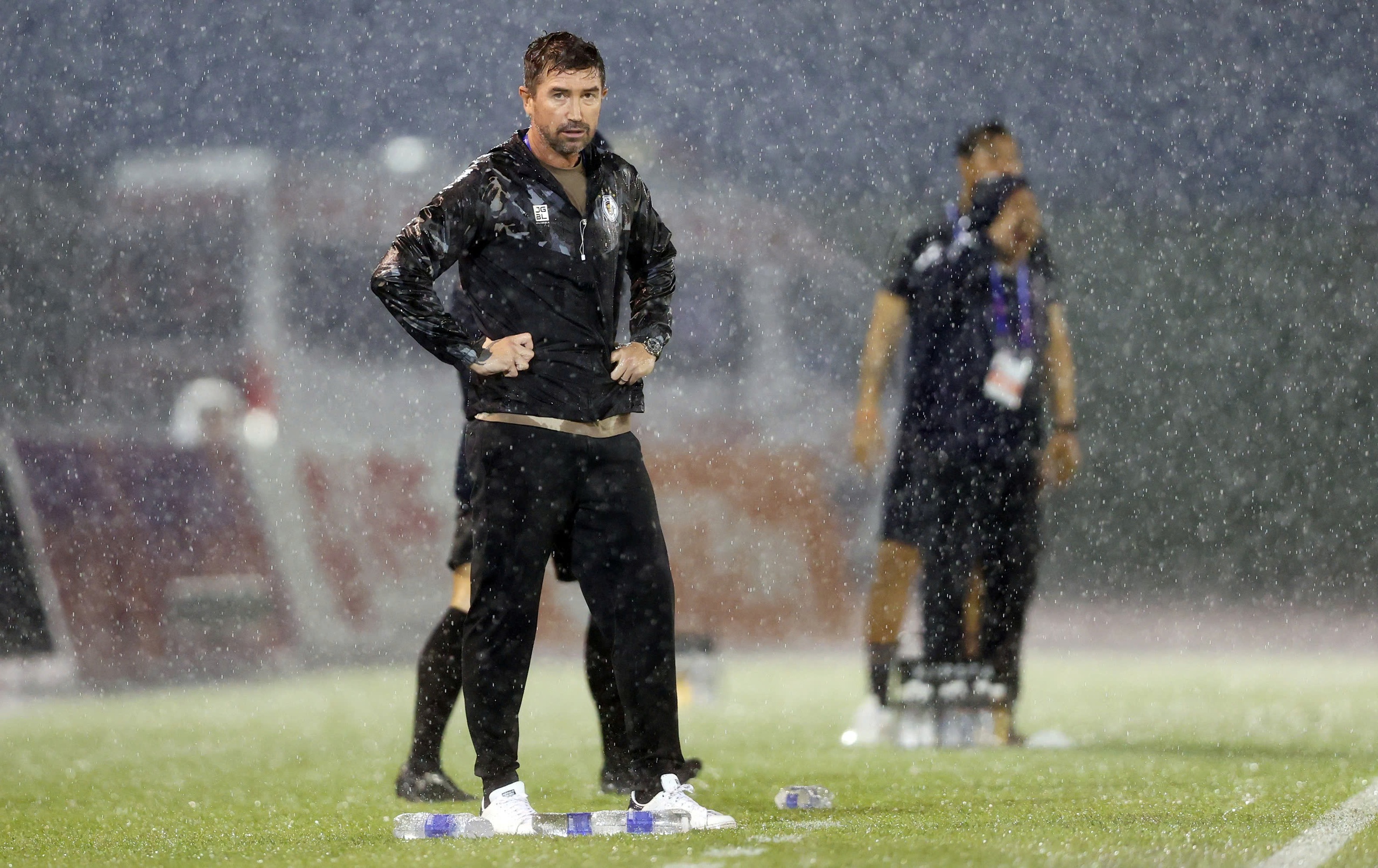 HLV Harry Kewell chưa để lại dấu ấn rõ nét tại CLB Hà Nội