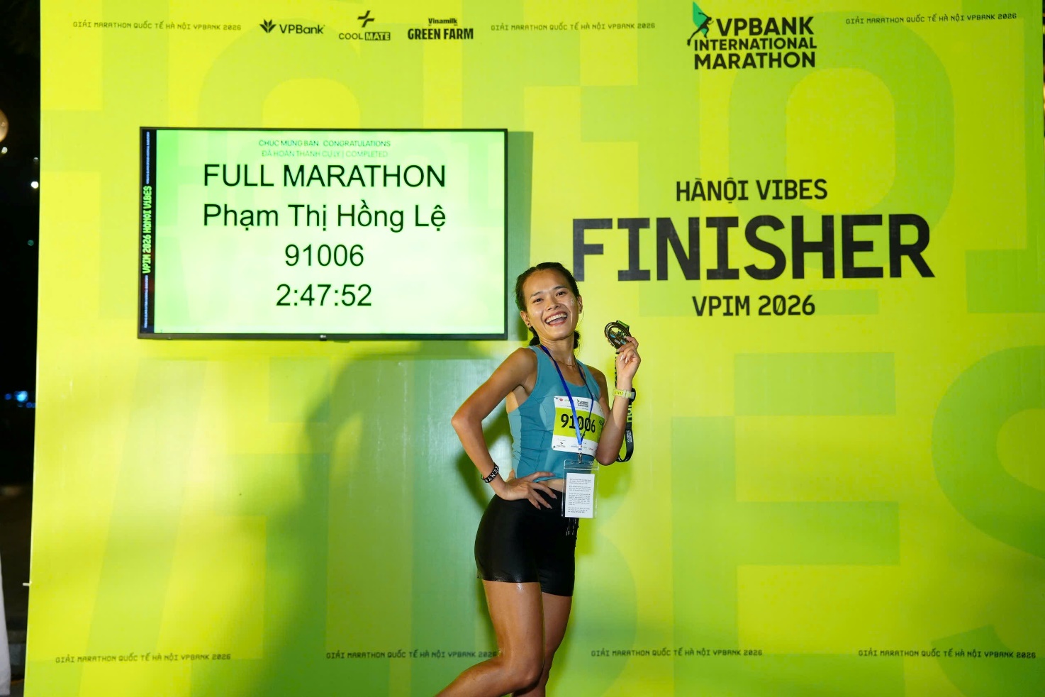 Nhà vô địch Phạm Thị Hồng Lệ check in tại vạch đích