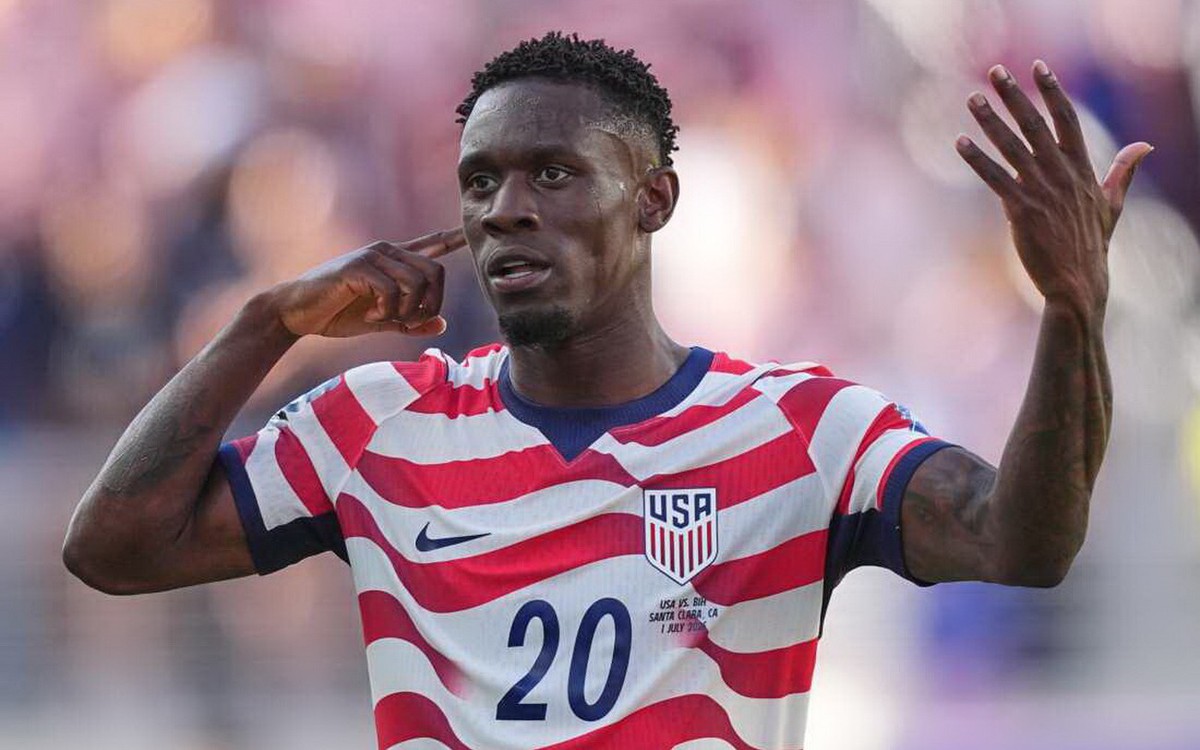 FIFA sửa luật thẻ đỏ liên quan đến việc tranh cãi của ông Trump