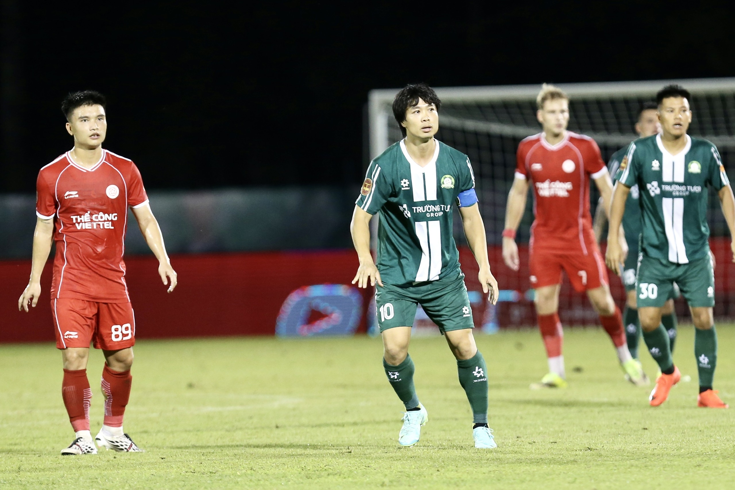 Công Phượng và các đồng đội chưa có bàn thắng nào sau 3 vòng đấu tại V-League 2026-2027